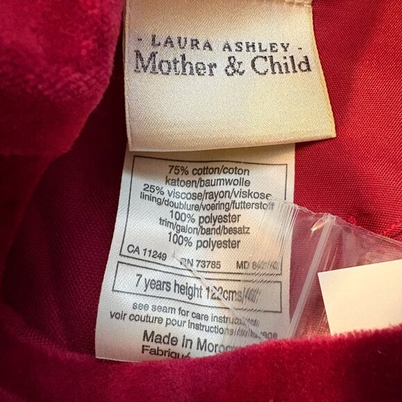 Laura Ashley Red Velvet Short Sleeve Dress With Rose Accent Belt Girls 7 NWT - Picture 2 of 3